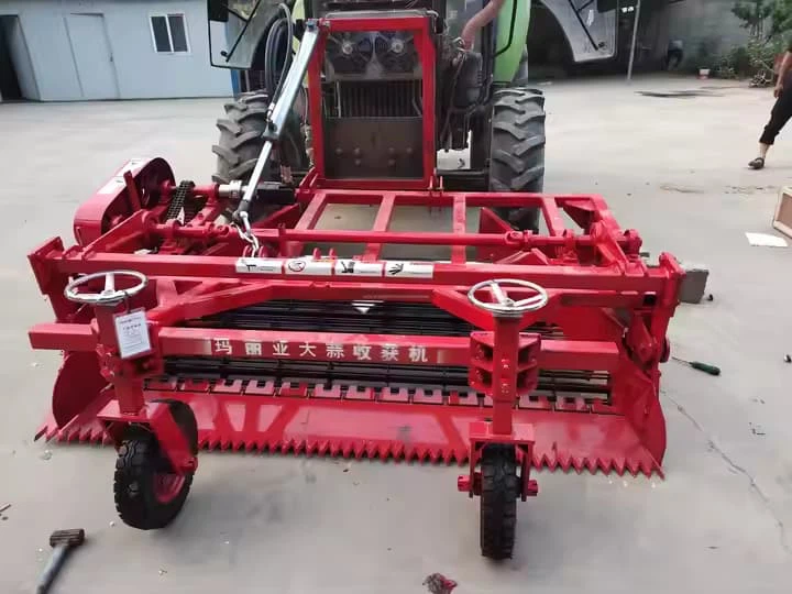 Mini traktor monteret hvidløg cassava sød hvidløg murphy sektion hvidløg høster